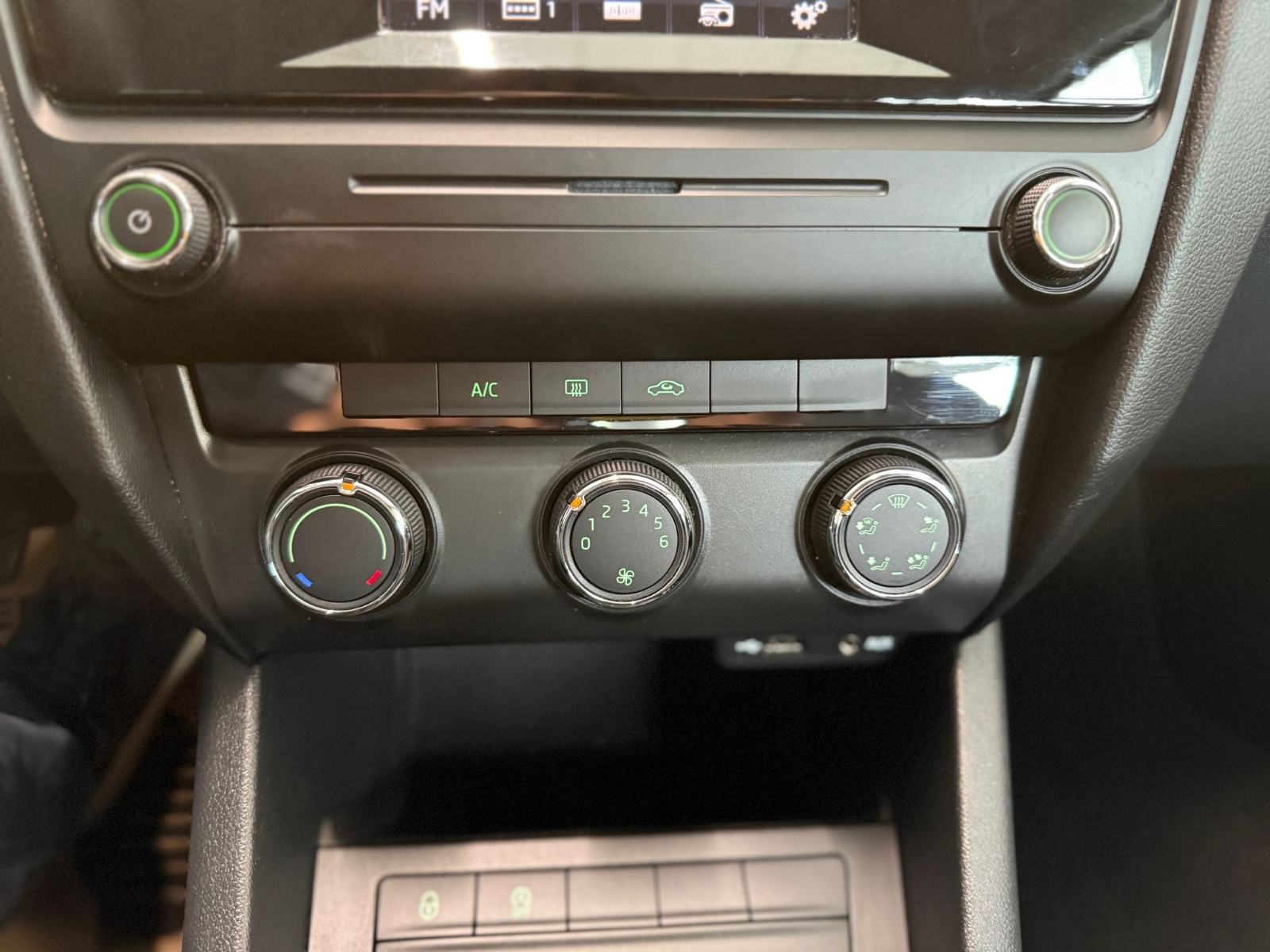 Škoda Octavia 1,2 TSI✅️ SERVISNA ✅️ODLIČNO STANJE✅️, fotografija 20