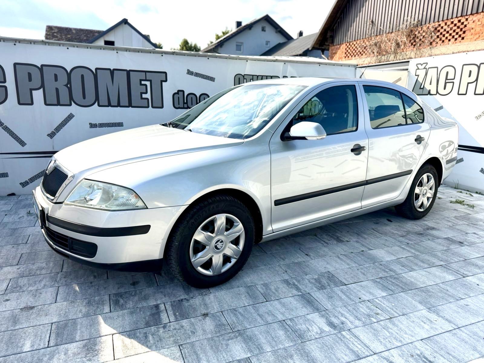 Škoda Octavia 1,4 # KLIMA# == PLIN == FOBAR AUTIĆ * KRED- KART * HR-AU, fotografija 3