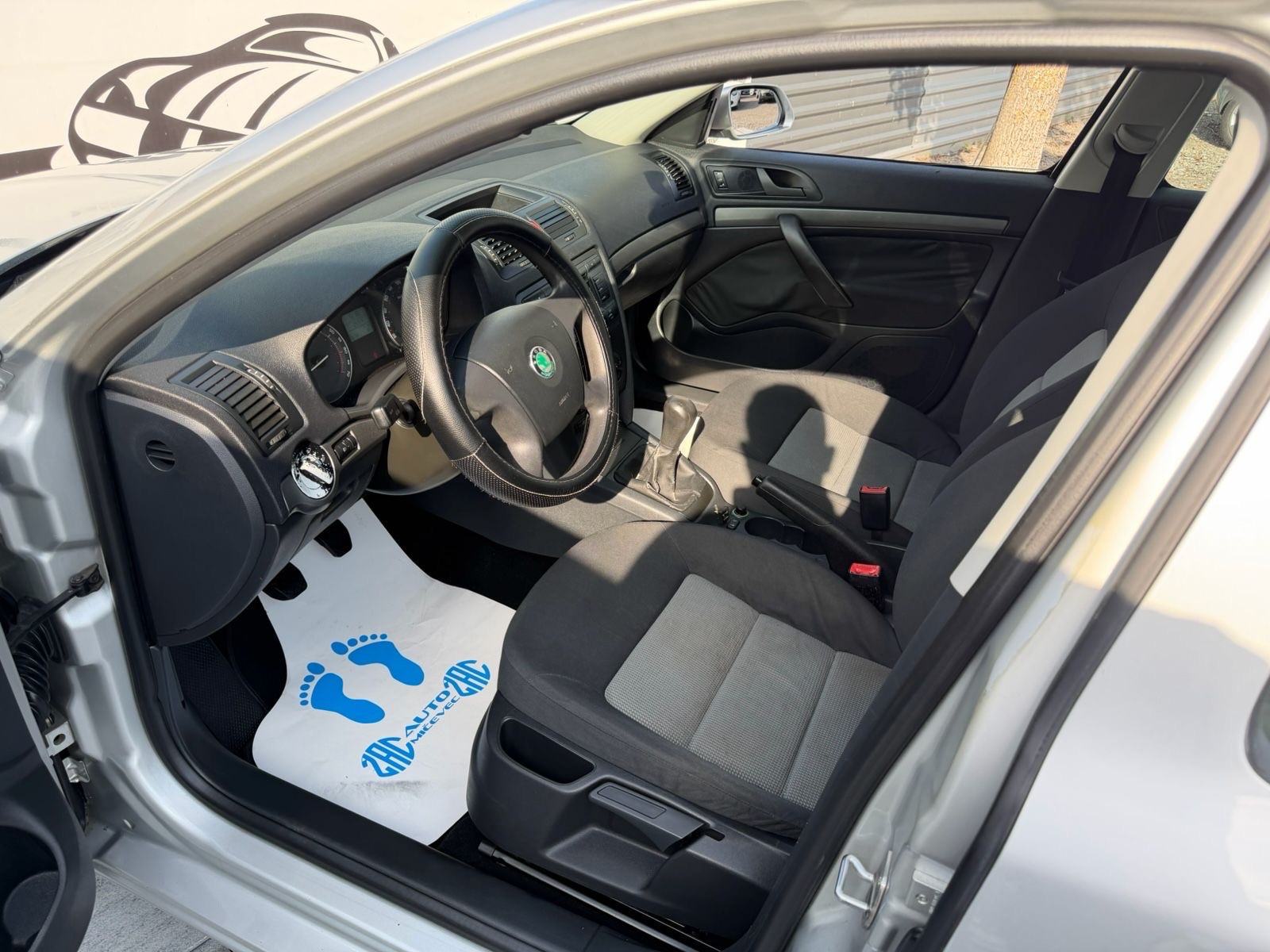 Škoda Octavia 1,4 # KLIMA# == PLIN == FOBAR AUTIĆ * KRED- KART * HR-AU, fotografija 15