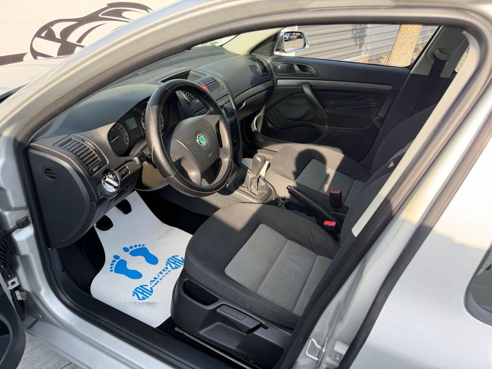Škoda Octavia 1,4 # KLIMA# == PLIN == FOBAR AUTIĆ * KRED- KART * HR-AU, fotografija 18