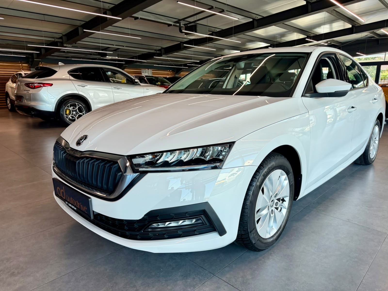 Škoda Octavia 1,5 TSI DSG KLIMA • HR. AUTO • 75.000KM • LEASING, fotografija 2