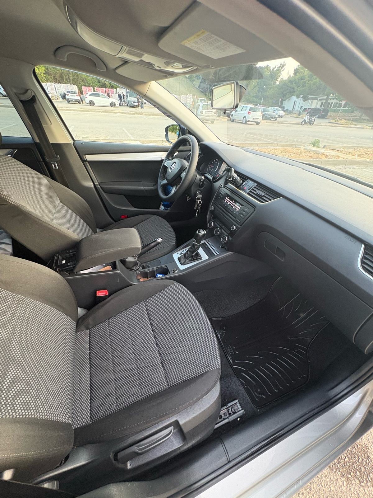 Škoda Octavia 1,6 DSG 2014, fotografija 5