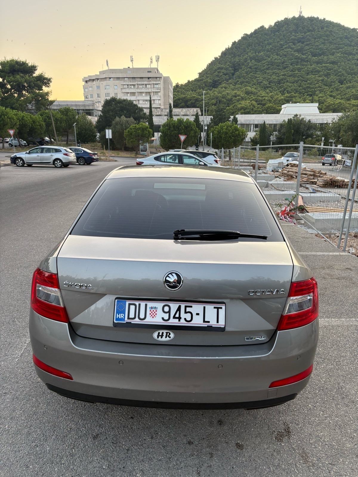 Škoda Octavia 1,6 DSG 2014, fotografija 3
