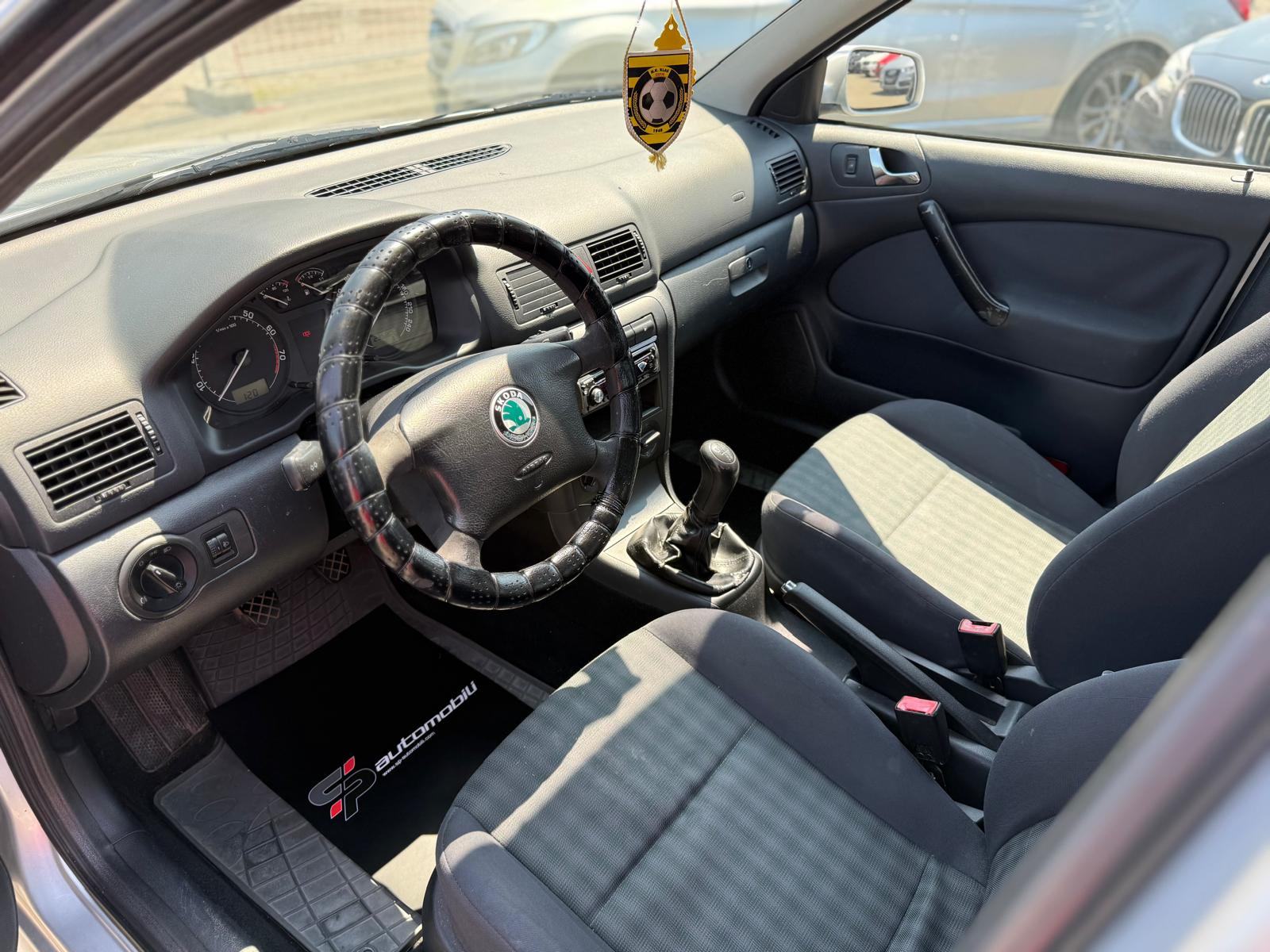 Škoda Octavia 1,6 plin 2008 godina, fotografija 9