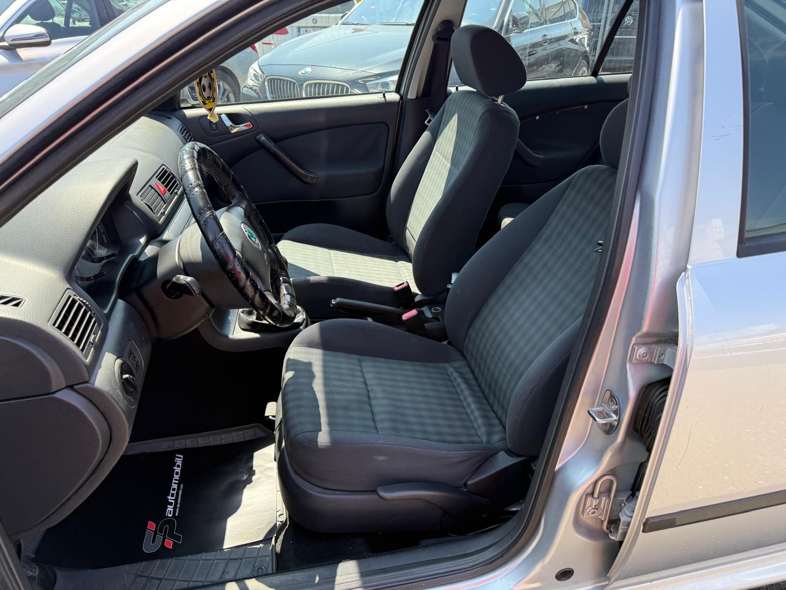 Škoda Octavia 1,6 plin 2008 godina, fotografija 8