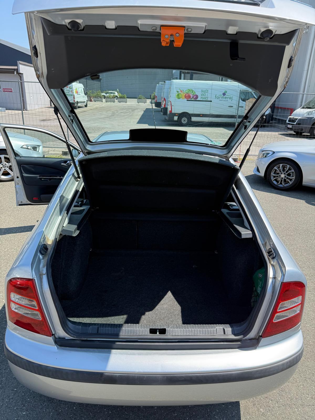Škoda Octavia 1,6 plin 2008 godina, fotografija 16