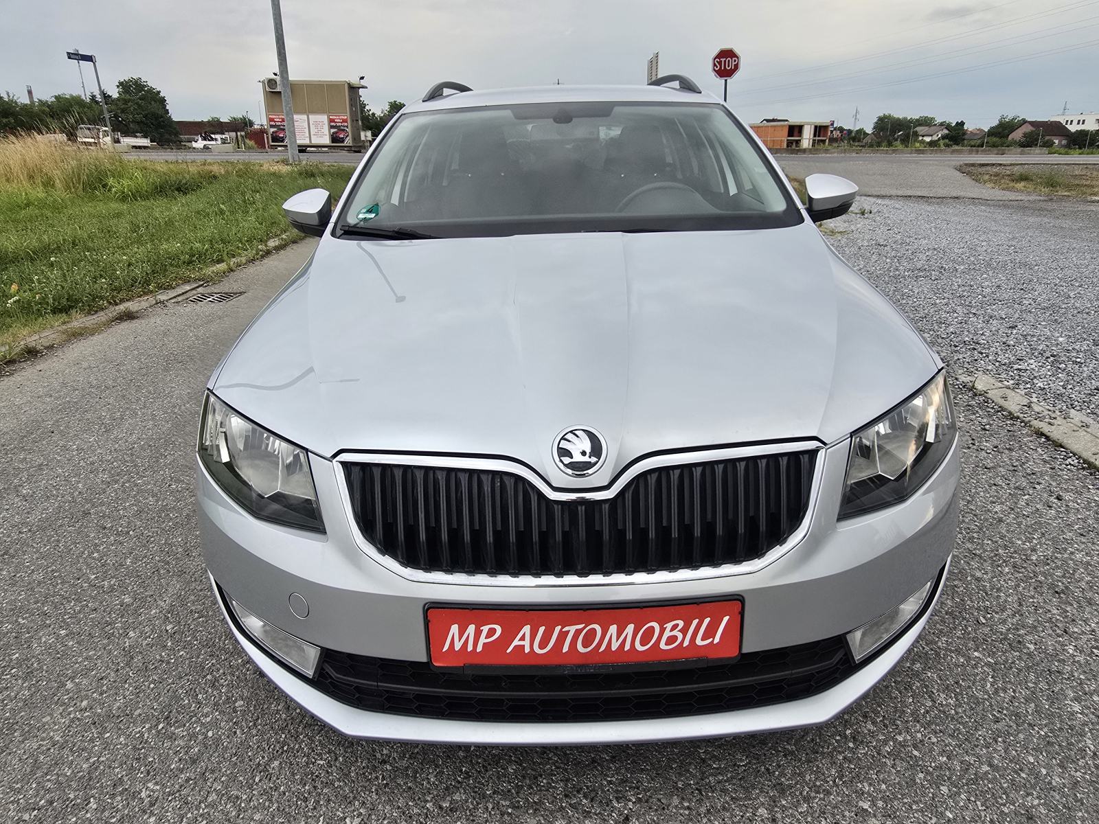 Škoda Octavia 1,6 TDI-2015gd.md-CLIMATRONIC-alu,175tkm,senzori,KARTICE, fotografija 3