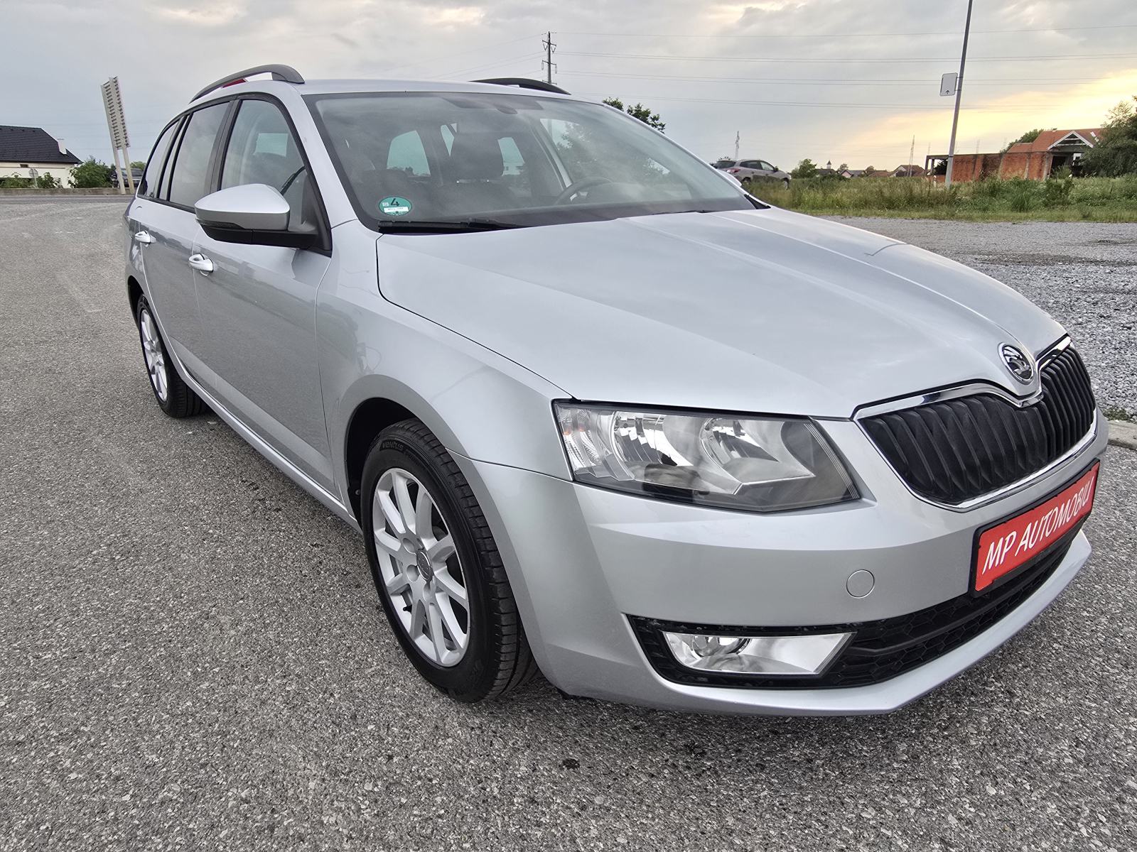 Škoda Octavia 1,6 TDI-2015gd.md-CLIMATRONIC-alu,175tkm,senzori,KARTICE, fotografija 4