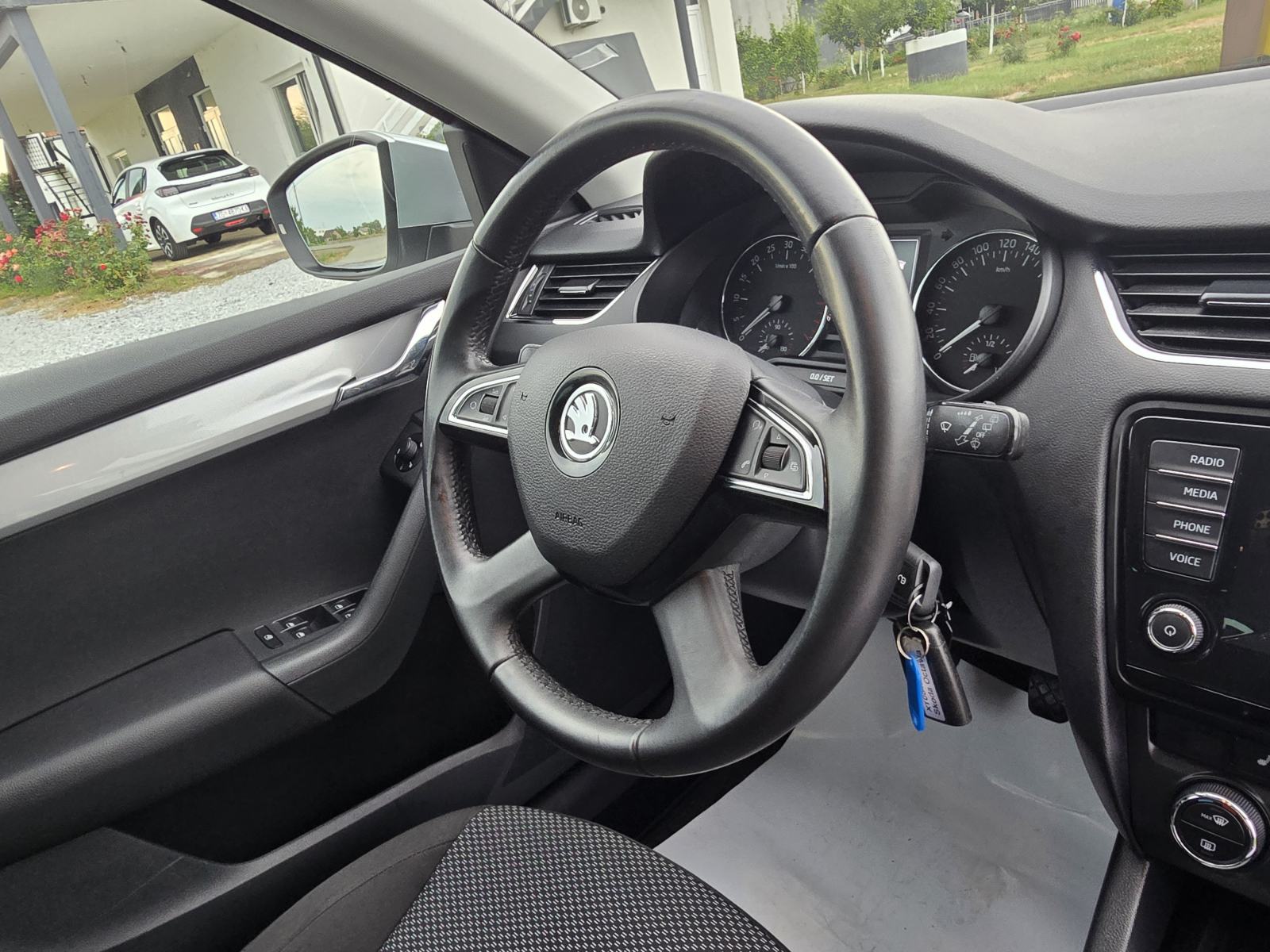 Škoda Octavia 1,6 TDI-2015gd.md-CLIMATRONIC-alu,175tkm,senzori,KARTICE, fotografija 11