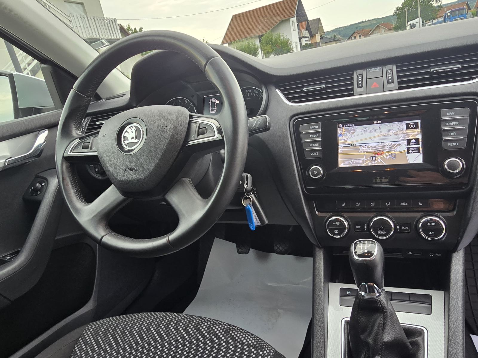 Škoda Octavia 1,6 TDI-2015gd.md-CLIMATRONIC-alu,175tkm,senzori,KARTICE, fotografija 15