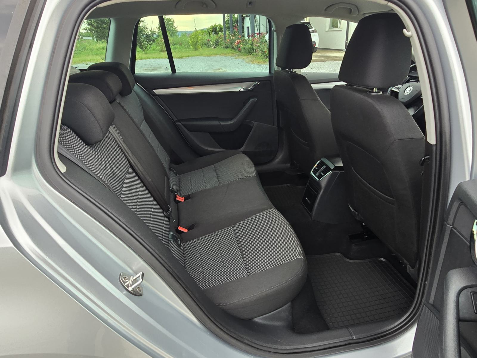 Škoda Octavia 1,6 TDI-2015gd.md-CLIMATRONIC-alu,175tkm,senzori,KARTICE, fotografija 20
