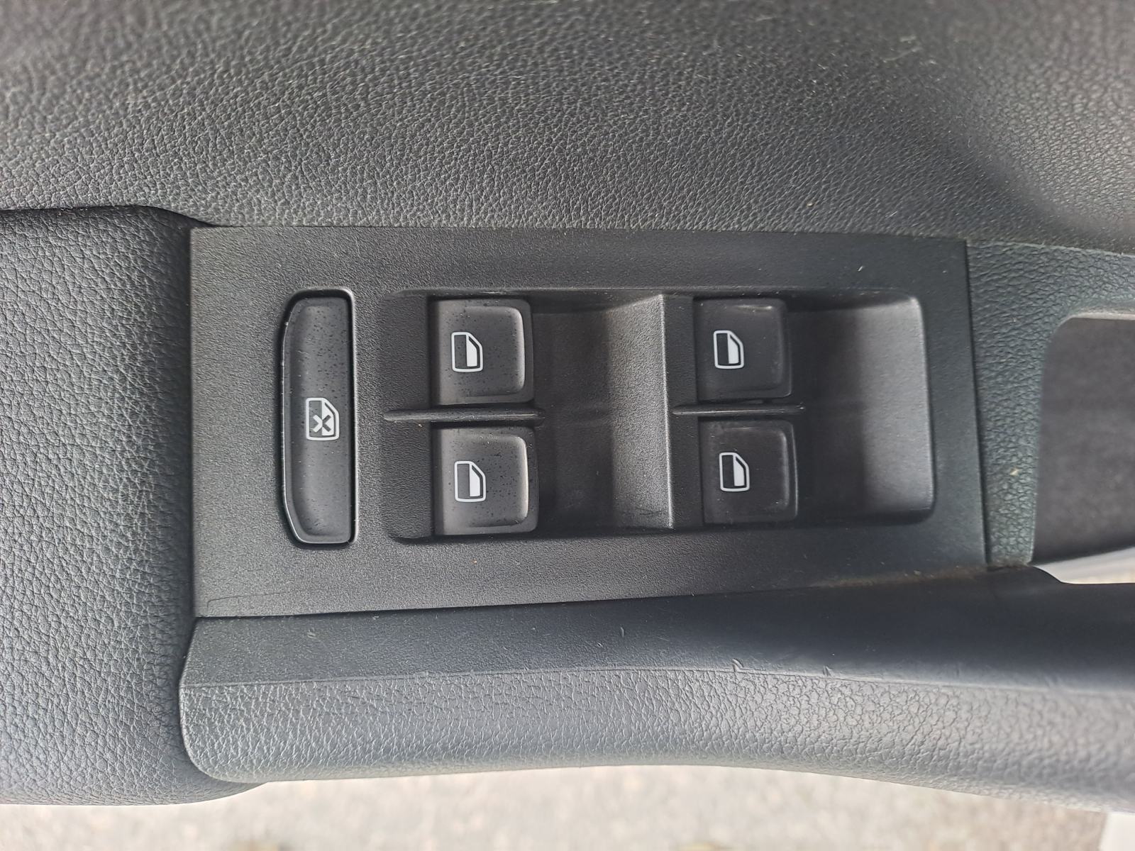 Škoda Octavia 1,6 TDI-2016gd.md-NAVIGACIJA-climatronic,alu,kuka,KARTIC, fotografija 16