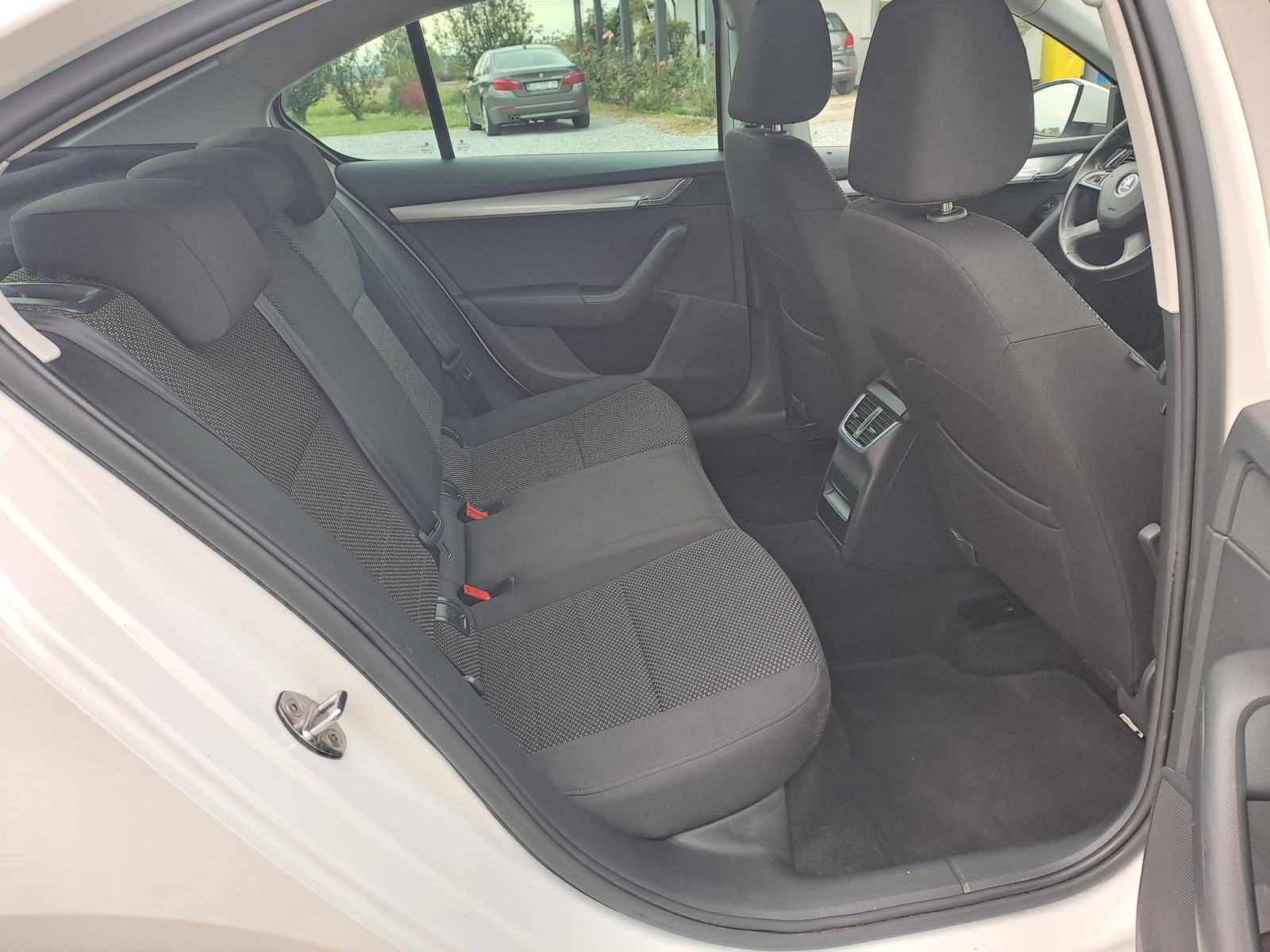 Škoda Octavia 1,6 TDI-2016gd.md-NAVIGACIJA-climatronic,alu,kuka,KARTIC, fotografija 17