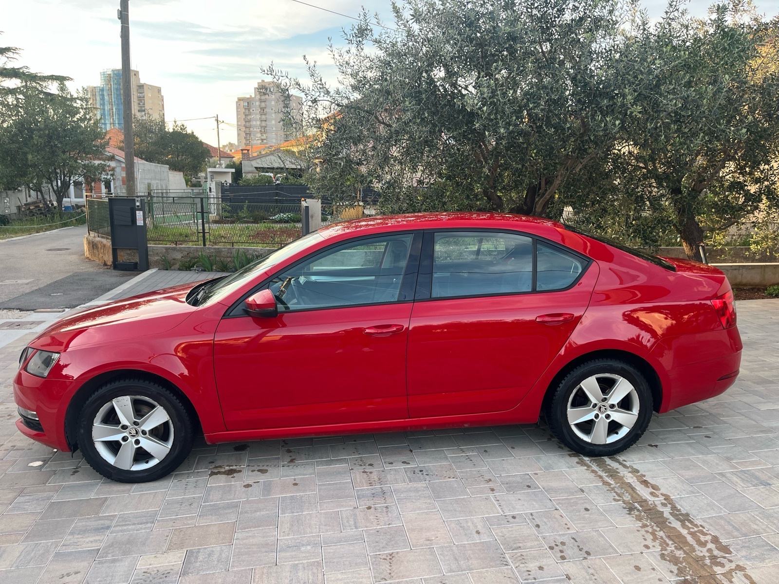 Škoda Octavia 1.6TDI•REG.GOD. DANA•Napravljen veliki servis•2seta guma, fotografija 4