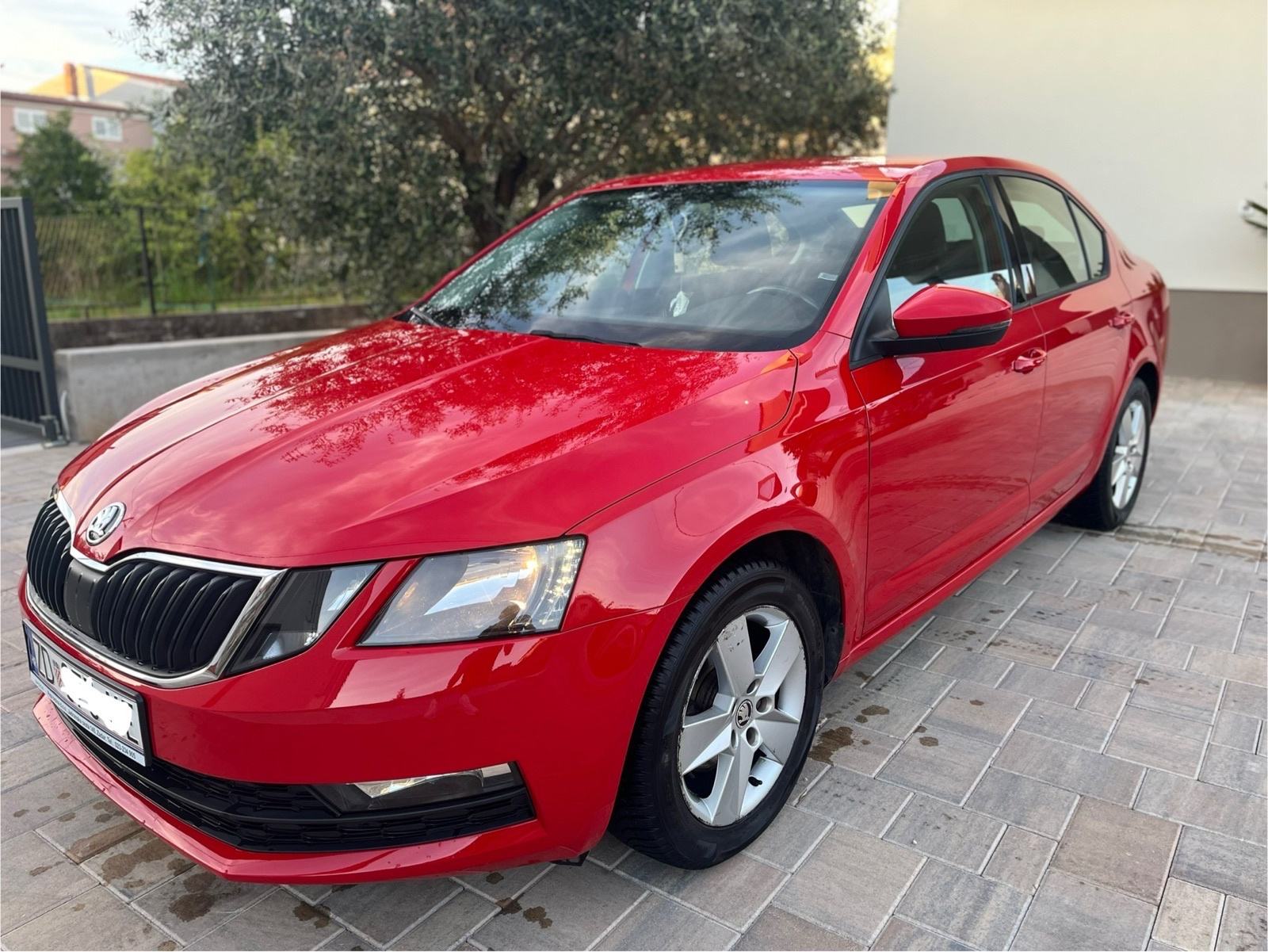 Škoda Octavia 1.6TDI•REG.GOD. DANA•Napravljen veliki servis•2seta guma, fotografija 5