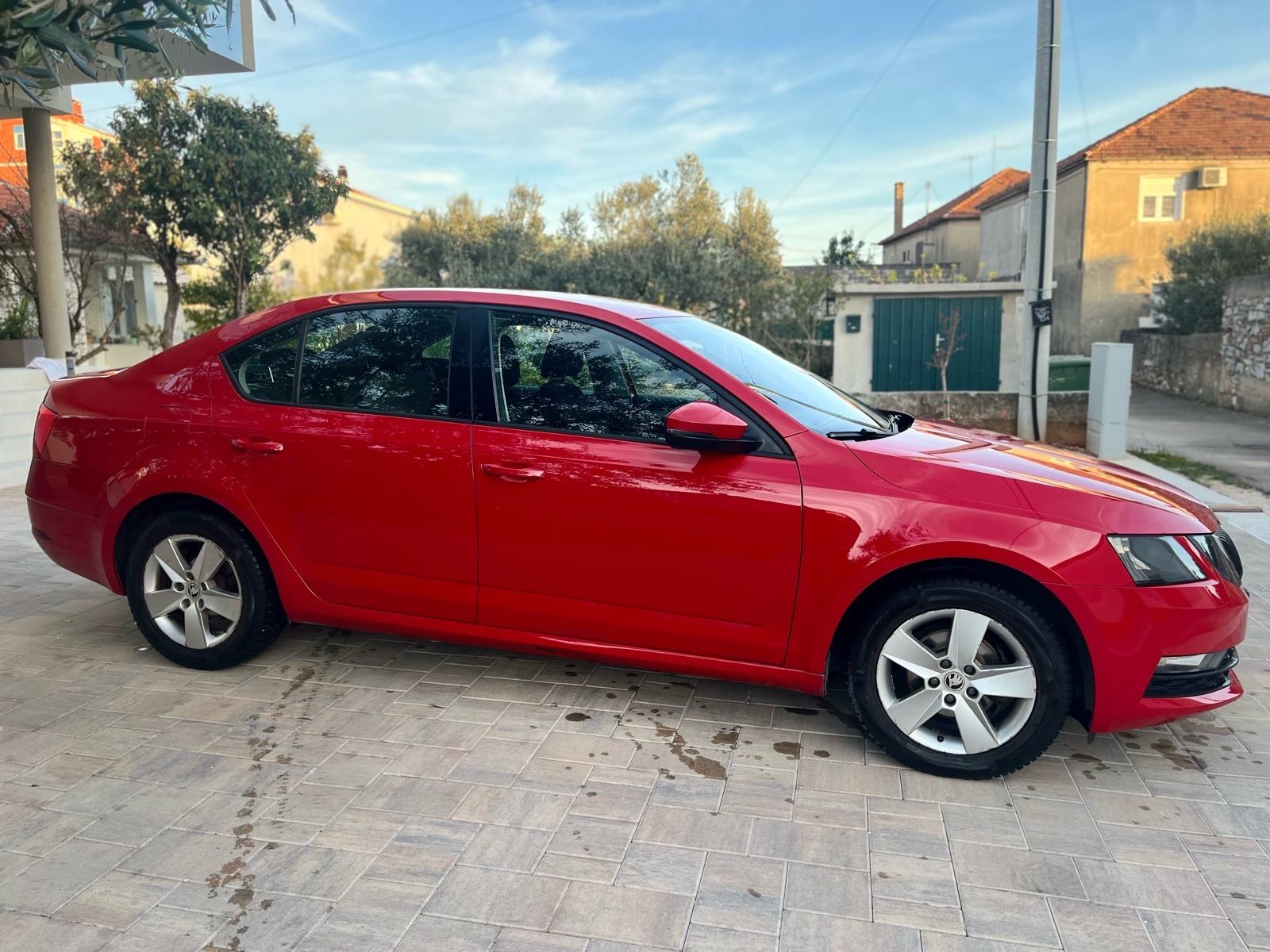 Škoda Octavia 1.6TDI•REG.GOD. DANA•Napravljen veliki servis•2seta guma, fotografija 8