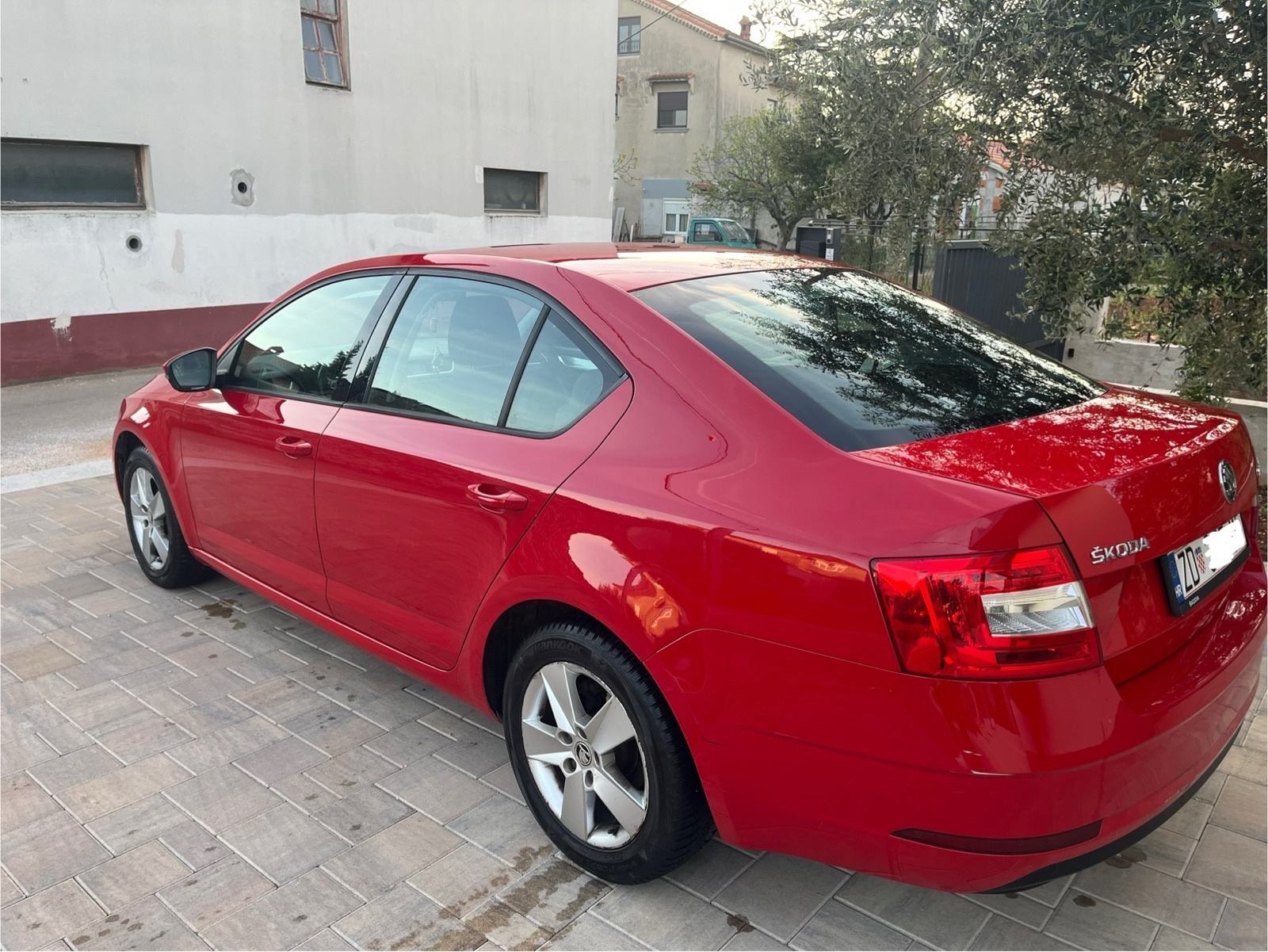 Škoda Octavia 1.6TDI•REG.GOD. DANA•Napravljen veliki servis•2seta guma, fotografija 9