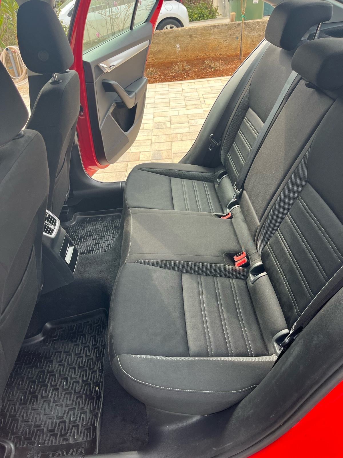 Škoda Octavia 1.6TDI•REG.GOD. DANA•Napravljen veliki servis•2seta guma, fotografija 15
