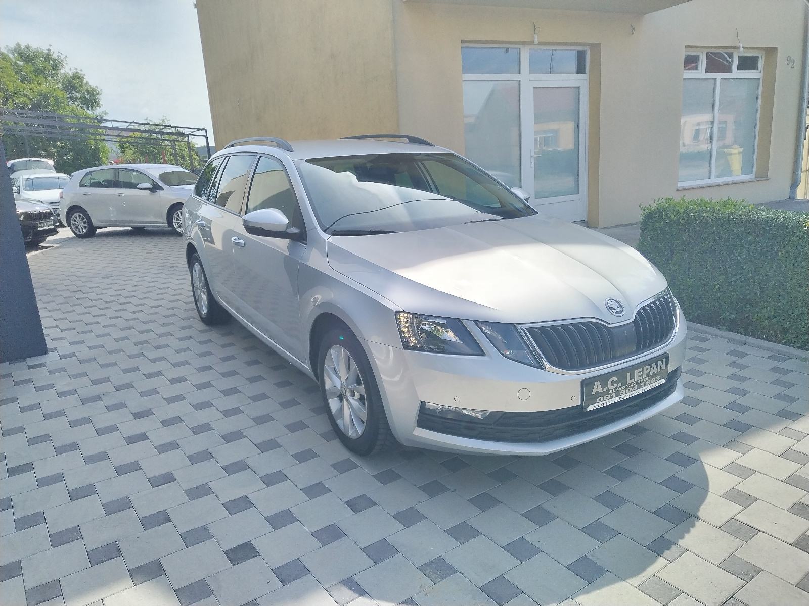 Octavia 1,6 TDI,2018god,RADAR,NAVI,PDC,TEMPOMAT,189tkm VELIKI SERVIS, fotografija 2