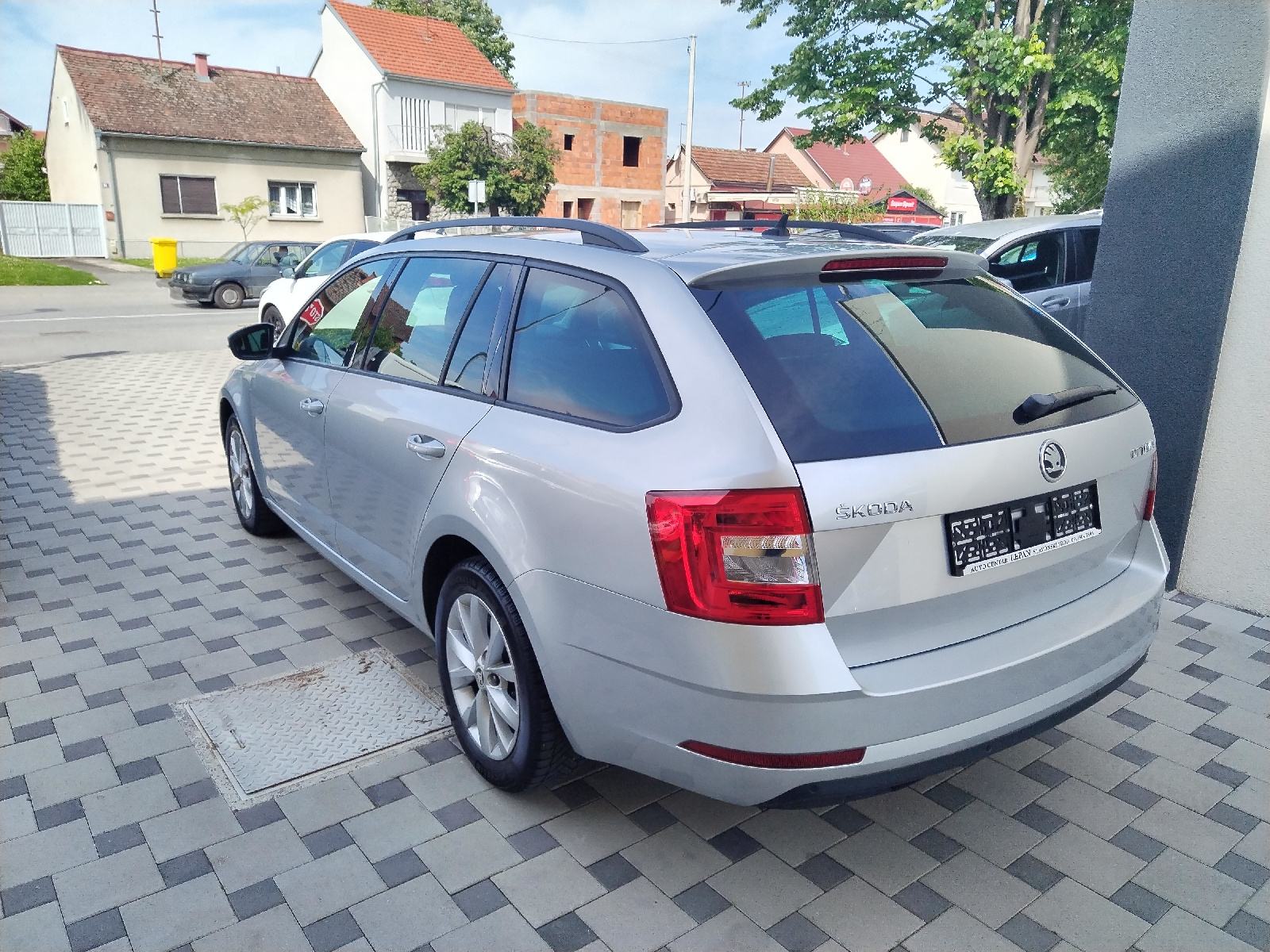 Octavia 1,6 TDI,2018god,RADAR,NAVI,PDC,TEMPOMAT,189tkm VELIKI SERVIS, fotografija 6