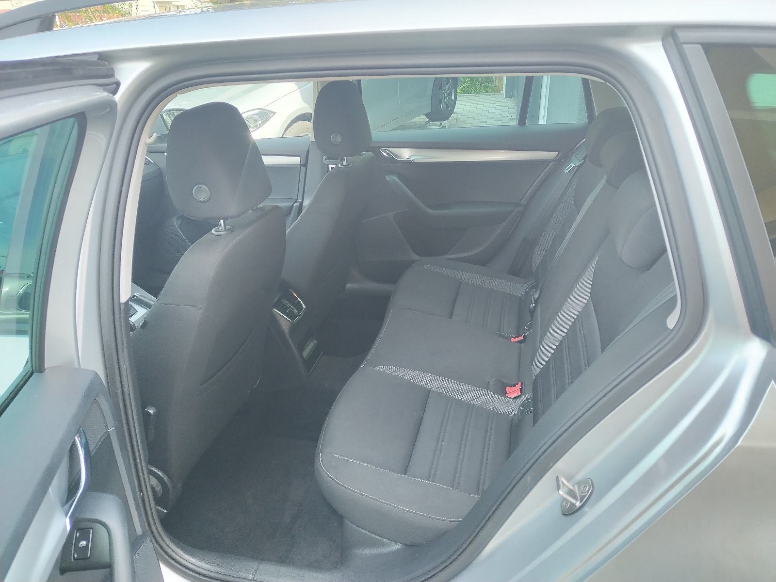 Octavia 1,6 TDI,2018god,RADAR,NAVI,PDC,TEMPOMAT,189tkm VELIKI SERVIS, fotografija 12