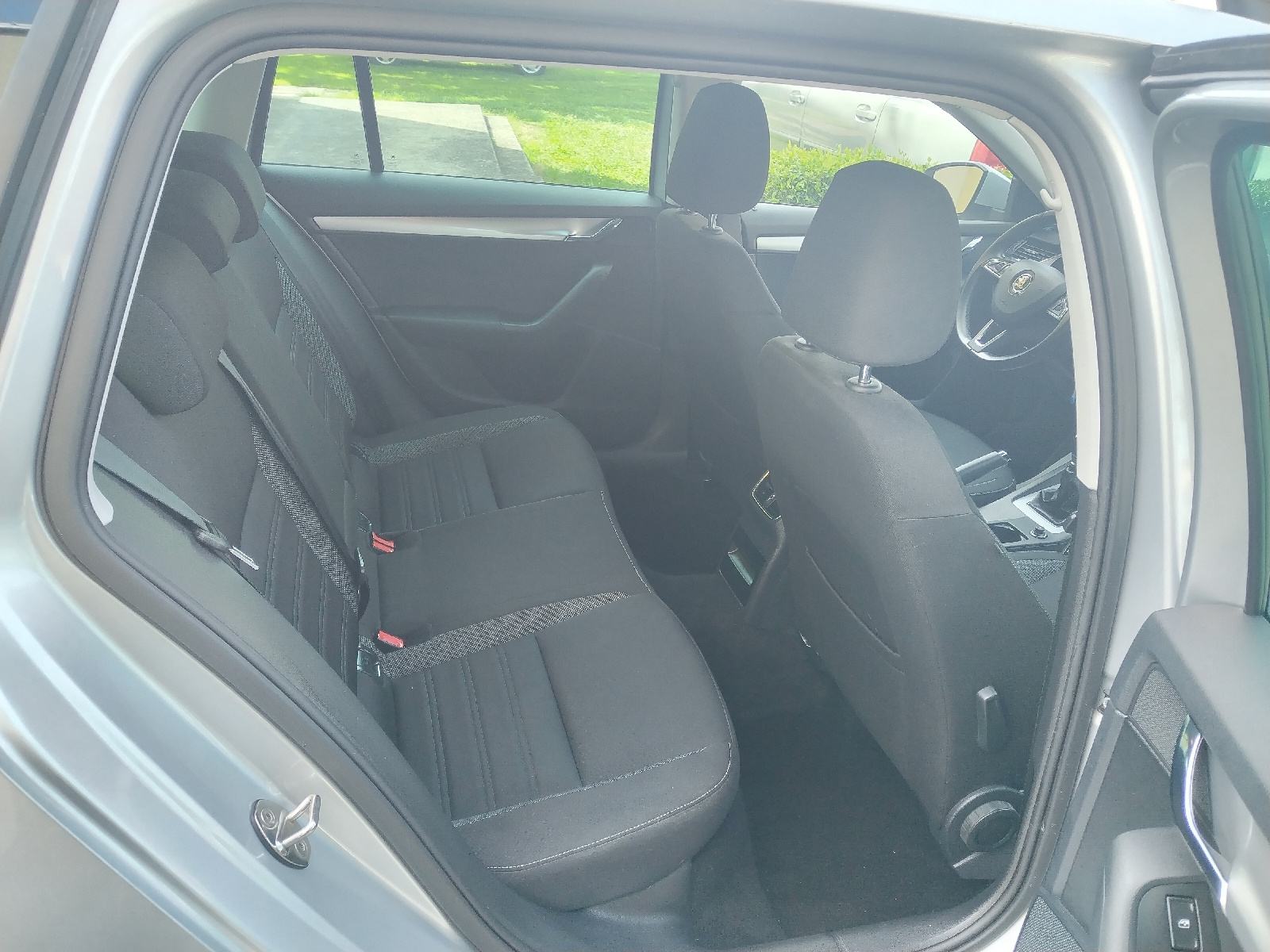 Octavia 1,6 TDI,2018god,RADAR,NAVI,PDC,TEMPOMAT,189tkm VELIKI SERVIS, fotografija 13