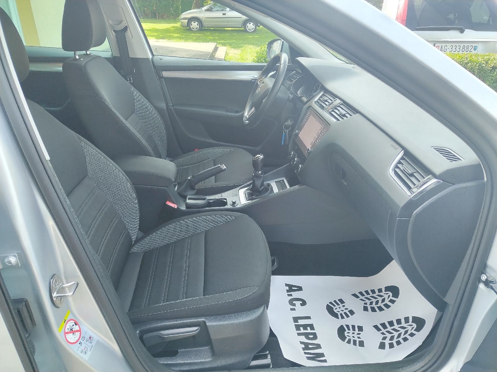 Octavia 1,6 TDI,2018god,RADAR,NAVI,PDC,TEMPOMAT,189tkm VELIKI SERVIS, fotografija 14