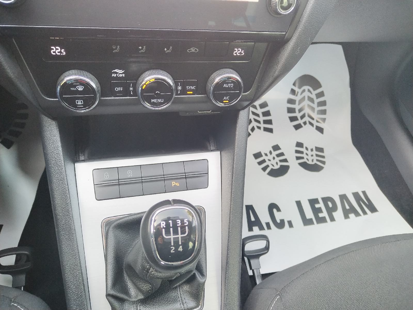 Octavia 1,6 TDI,2018god,RADAR,NAVI,PDC,TEMPOMAT,189tkm VELIKI SERVIS, fotografija 17