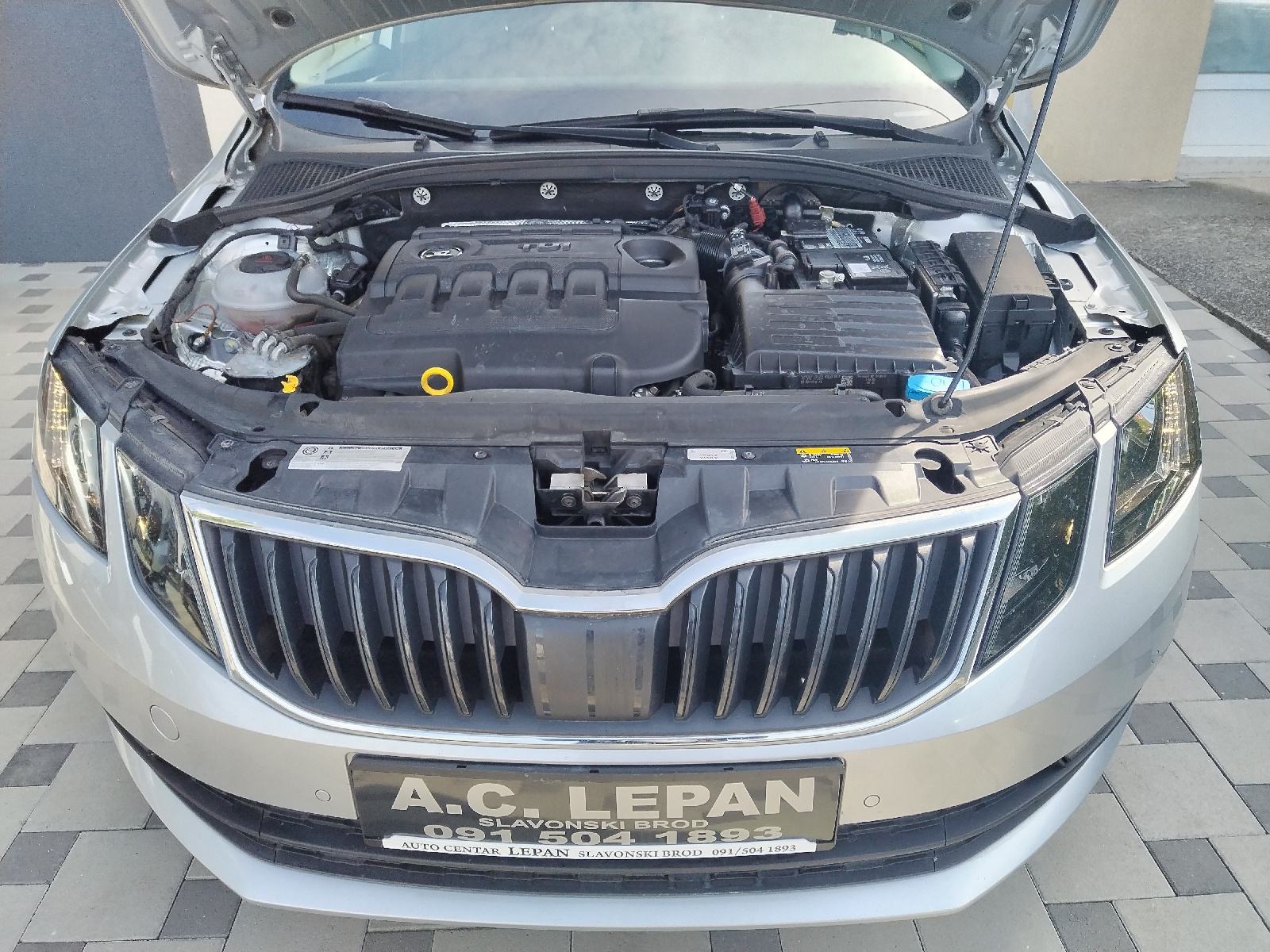 Octavia 1,6 TDI,2018god,RADAR,NAVI,PDC,TEMPOMAT,189tkm VELIKI SERVIS, fotografija 19