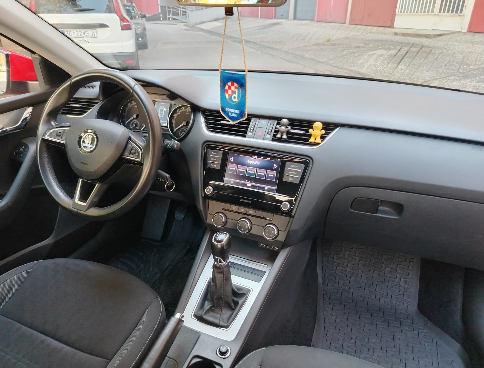 Škoda Octavia 1,6 TDI 85KW KUPLJENA NOVA U HR REG 6/2027GOD, fotografija 9