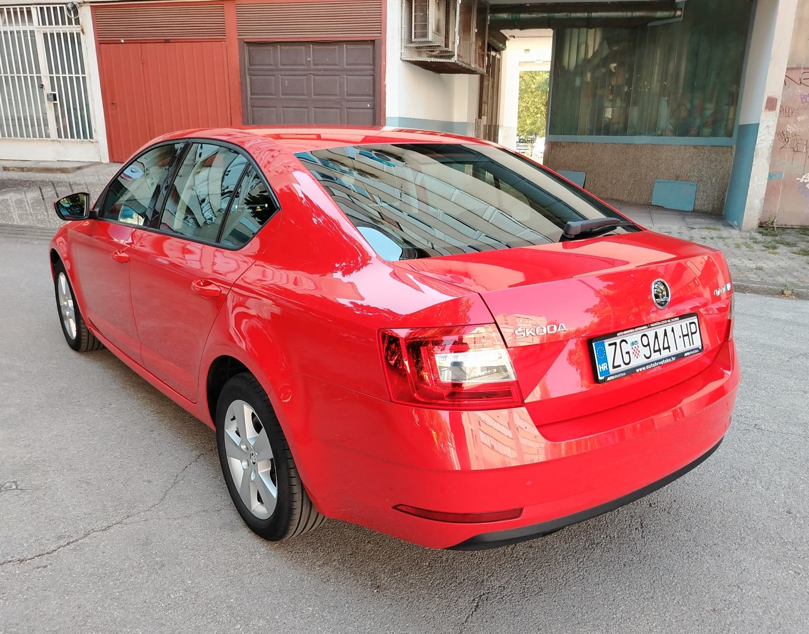 Škoda Octavia 1,6 TDI 85KW KUPLJENA NOVA U HR REG 6/2027GOD, fotografija 2