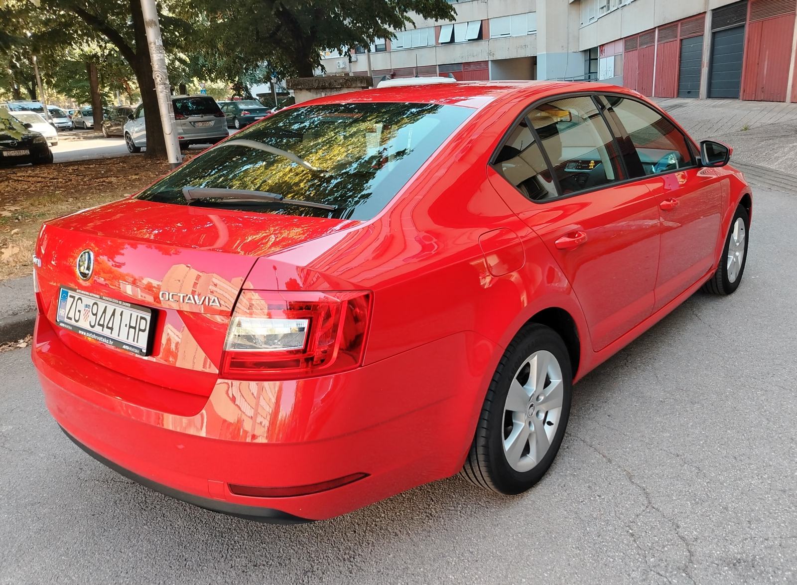 Škoda Octavia 1,6 TDI 85KW KUPLJENA NOVA U HR REG 6/2027GOD, fotografija 3