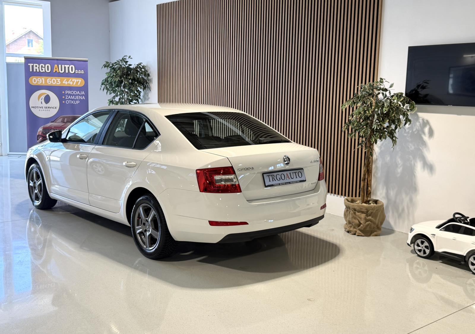 Škoda Octavia 1,6 TDI *ALU - KLIMA - 12 MJ JAMSTVO*, fotografija 6