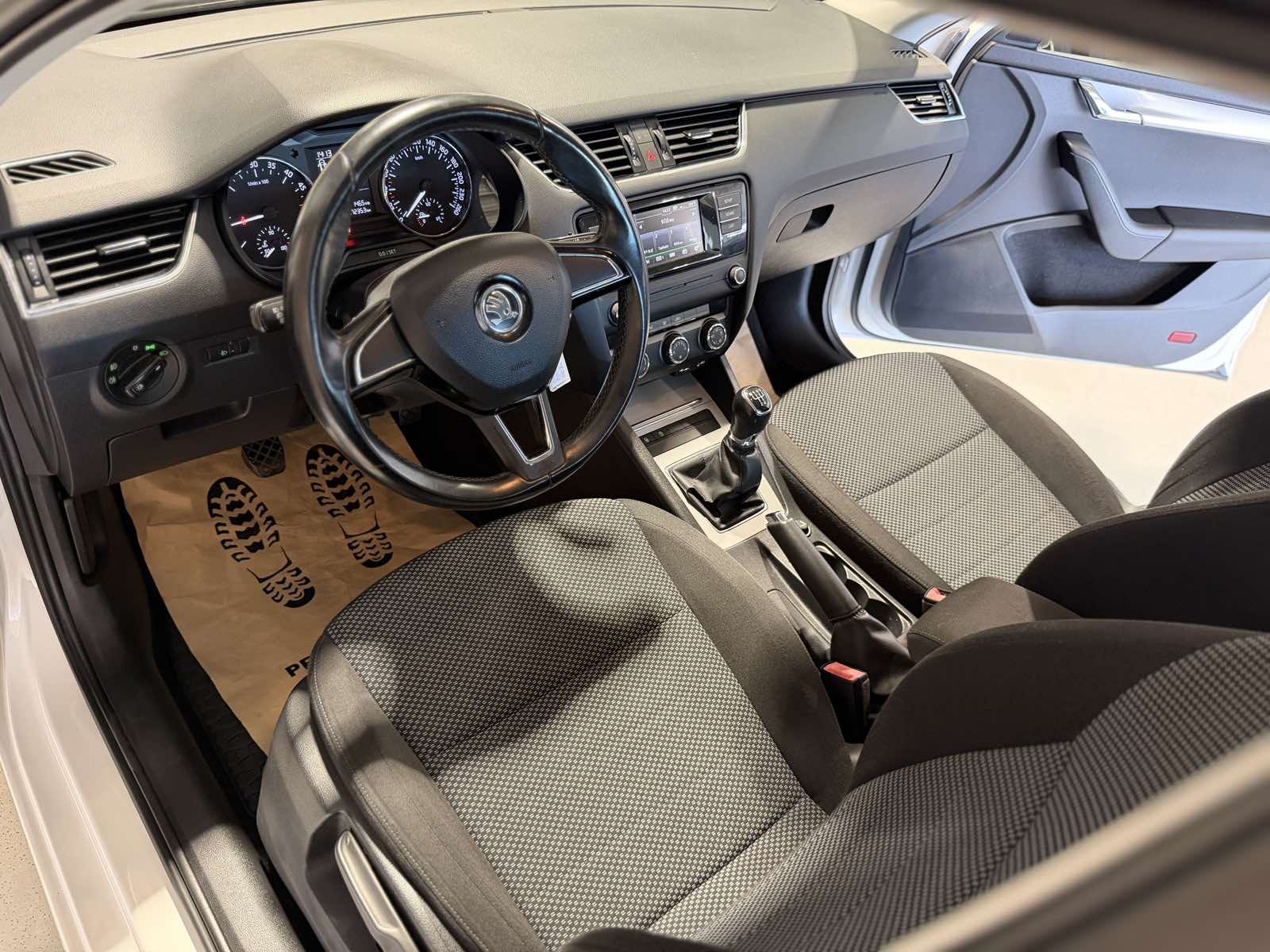 Škoda Octavia 1,6 TDI *ALU - KLIMA - 12 MJ JAMSTVO*, fotografija 14