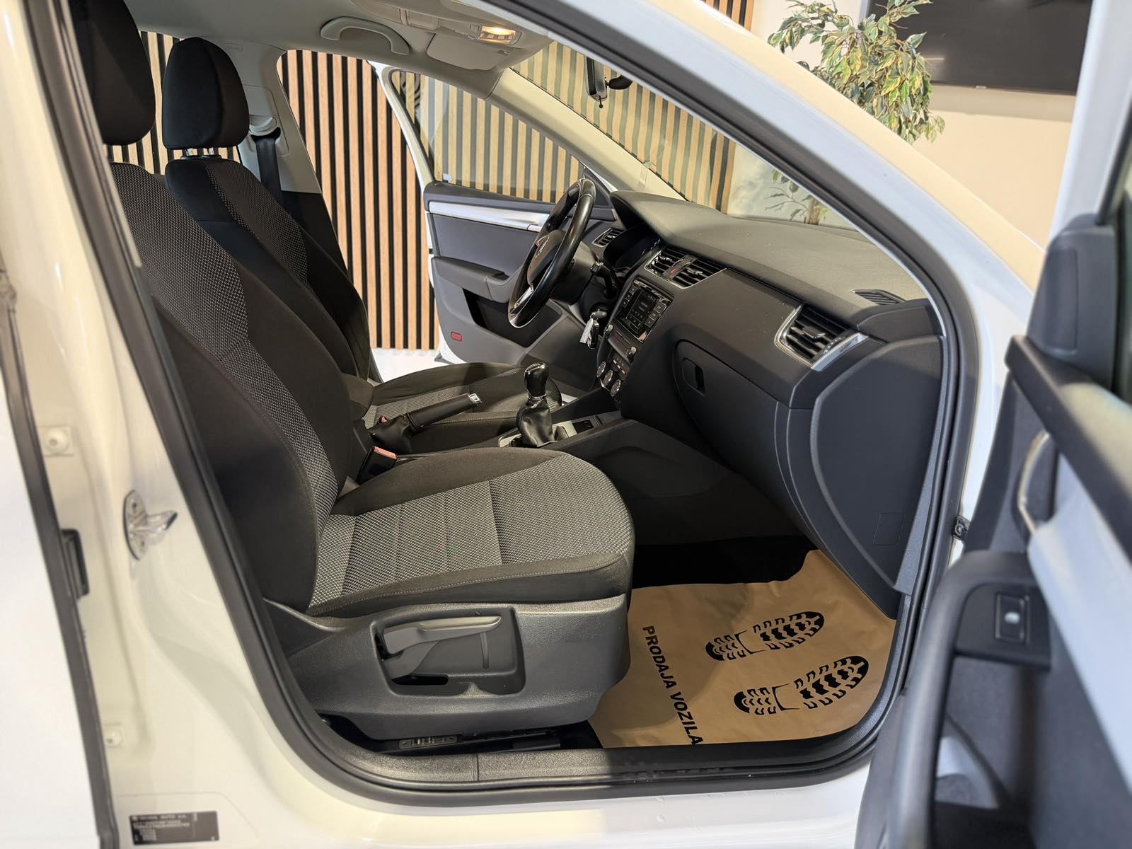 Škoda Octavia 1,6 TDI *ALU - KLIMA - 12 MJ JAMSTVO*, fotografija 20