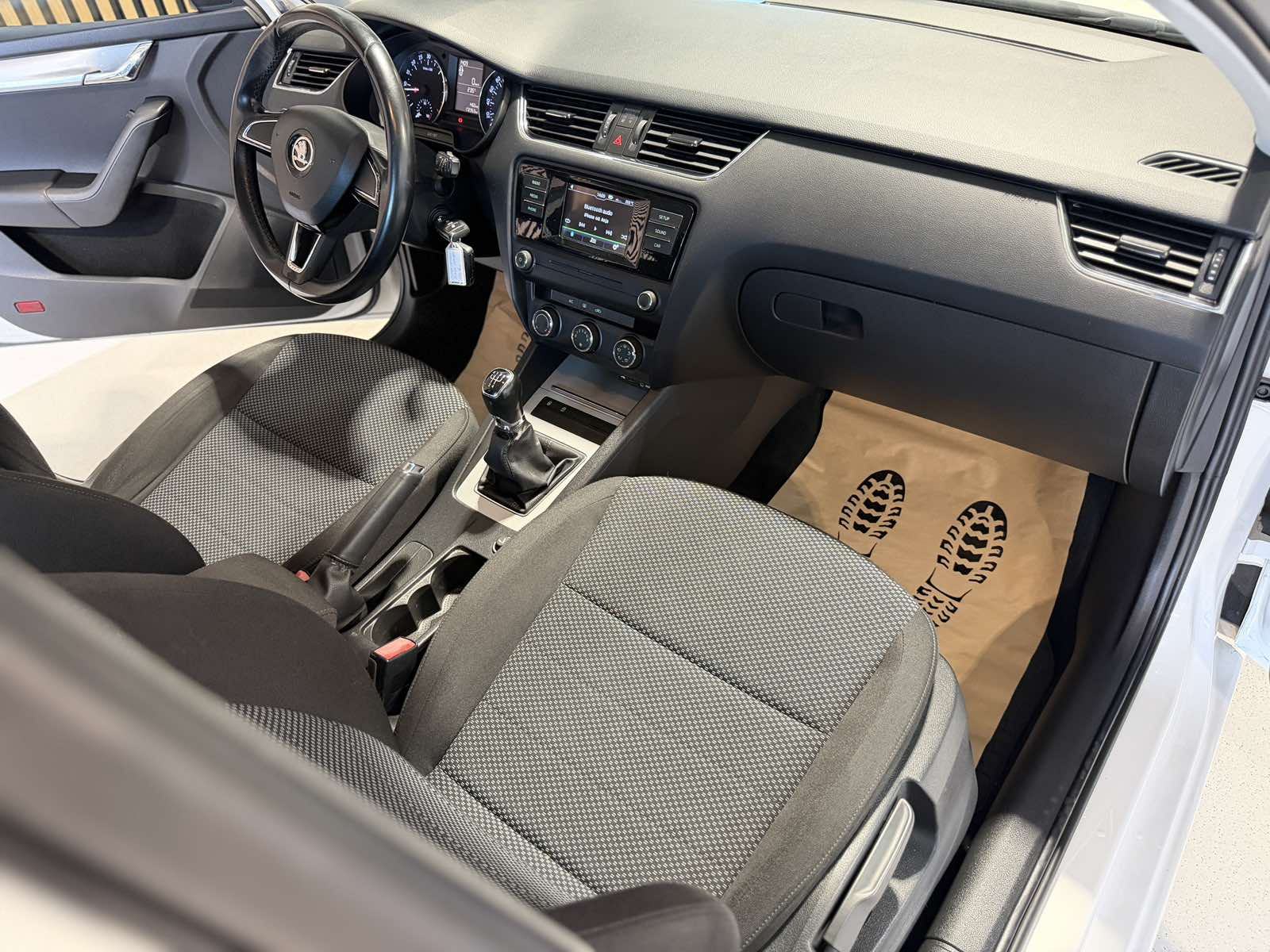 Škoda Octavia 1,6 TDI *ALU - KLIMA - 12 MJ JAMSTVO*, fotografija 18