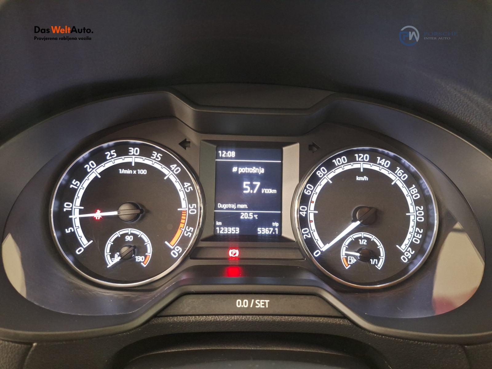 Škoda Octavia 1.6 TDI Ambition, fotografija 11