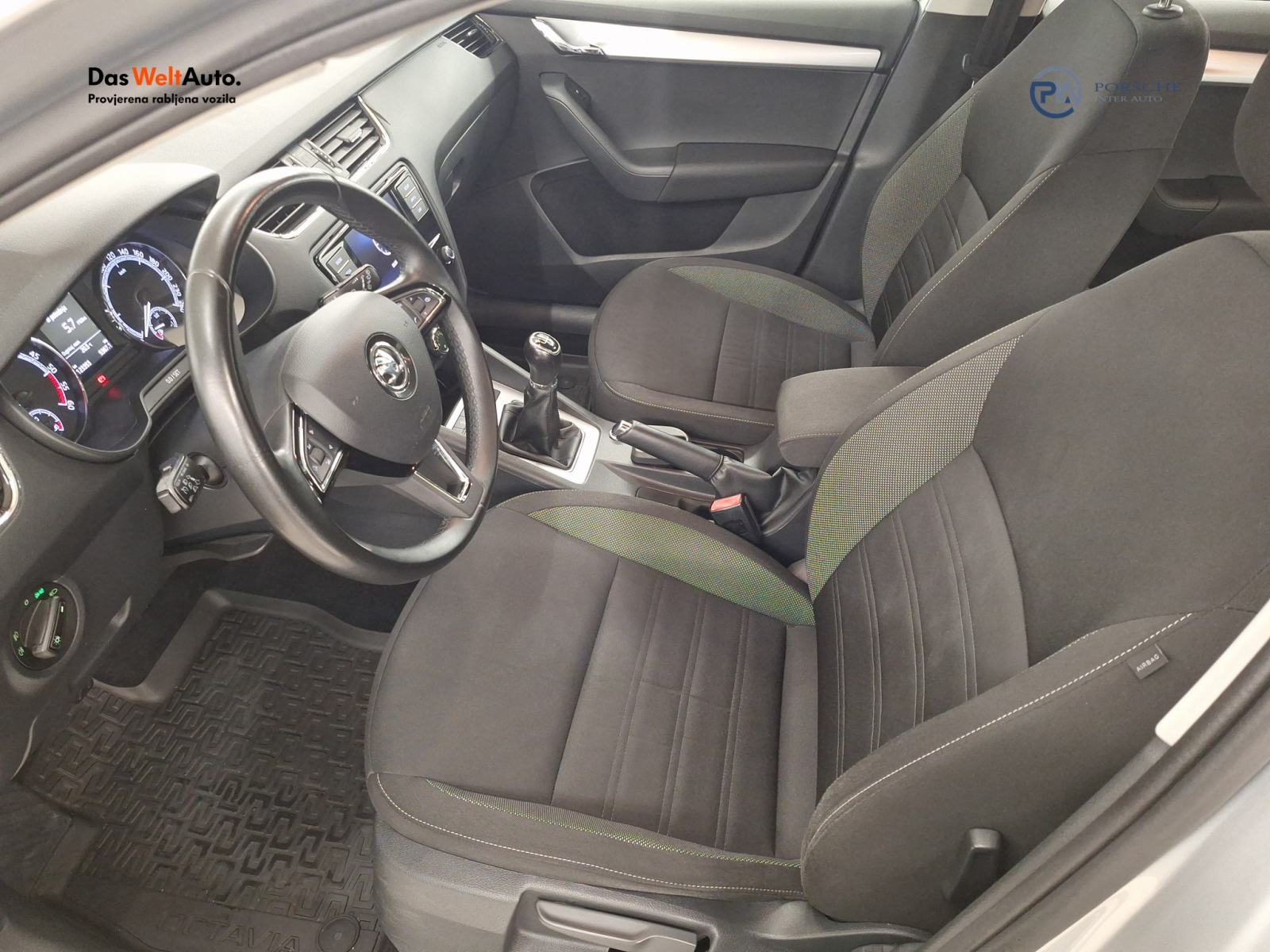 Škoda Octavia 1.6 TDI Ambition, fotografija 15