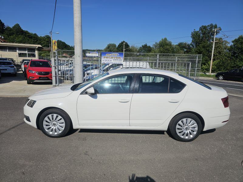 Škoda Octavia 1,6 TDI Ambition, fotografija 2