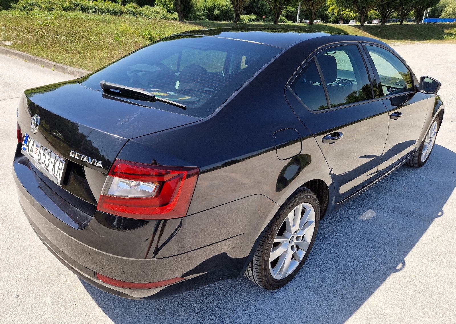 Škoda Octavia 1,6 TDI DSG STYLE ***HITNO, fotografija 4