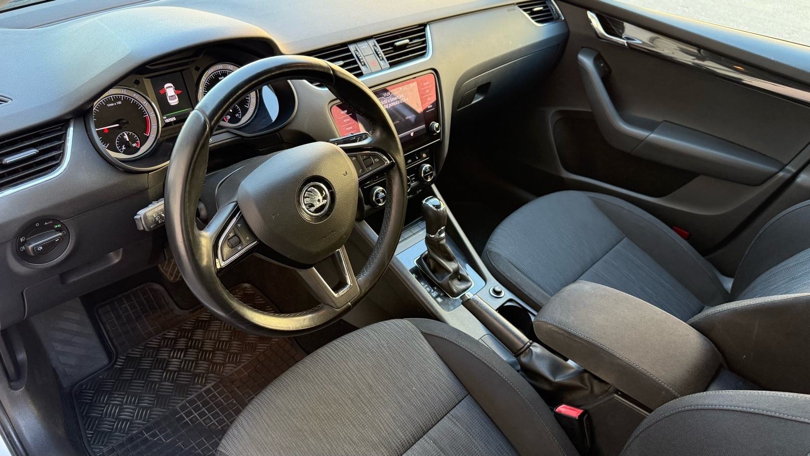 Škoda Octavia 1,6 TDI DSG automatik, fotografija 10