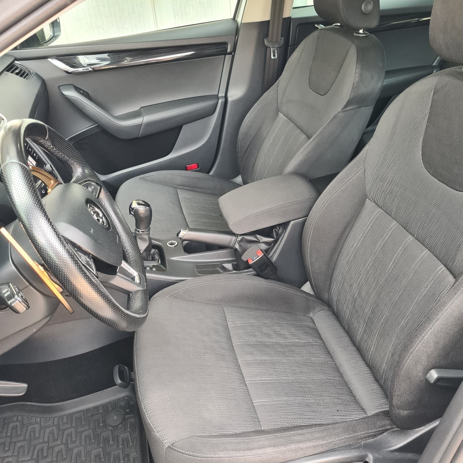 Škoda Octavia 1,6 TDI DSG automatik, fotografija 12