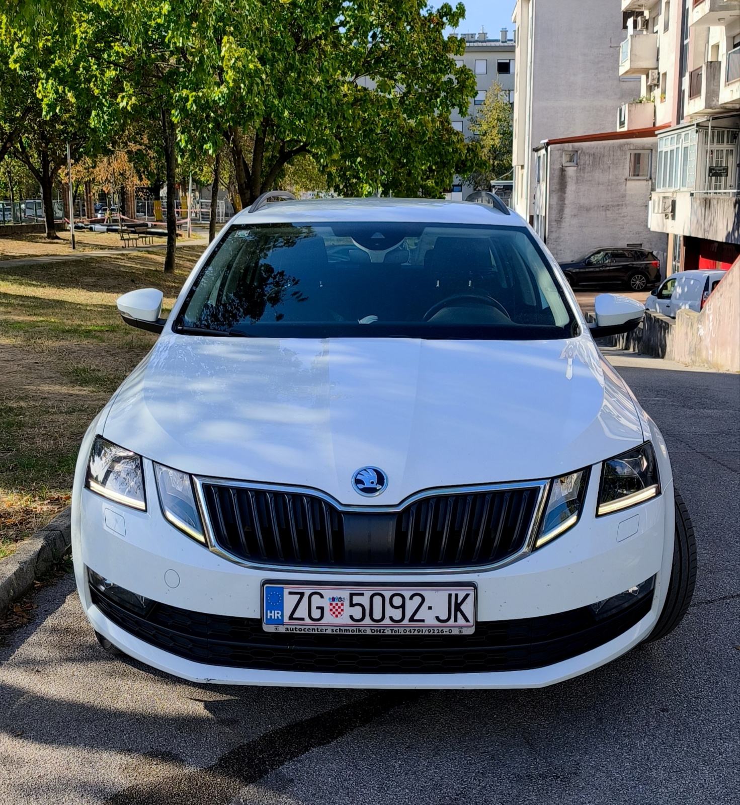 Škoda Octavia 1.6 TDI DSG CLEVER • LED • TOP OPREMA • VELIKI SERVIS •, pogled izvana - slika 1