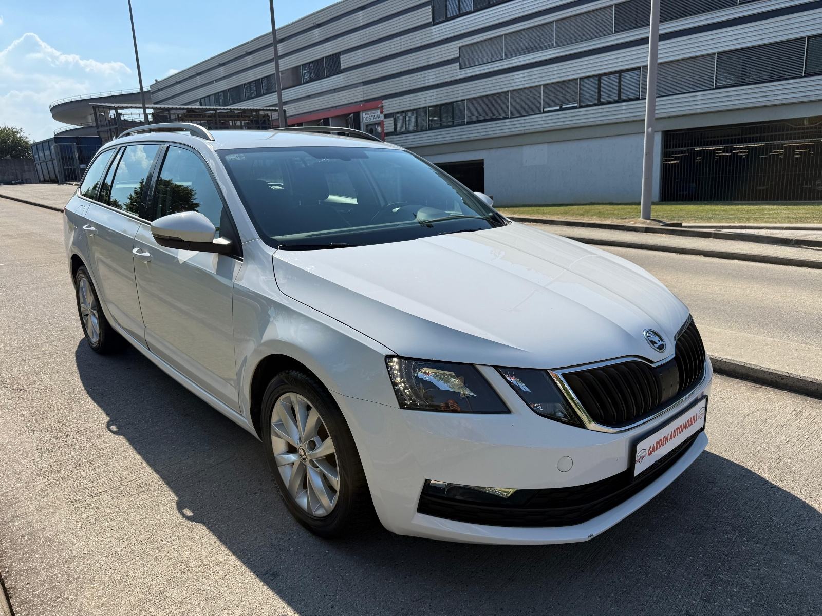 Škoda Octavia 1,6 TDI*DSG*NAVI*FULL SERVISNA*, fotografija 2