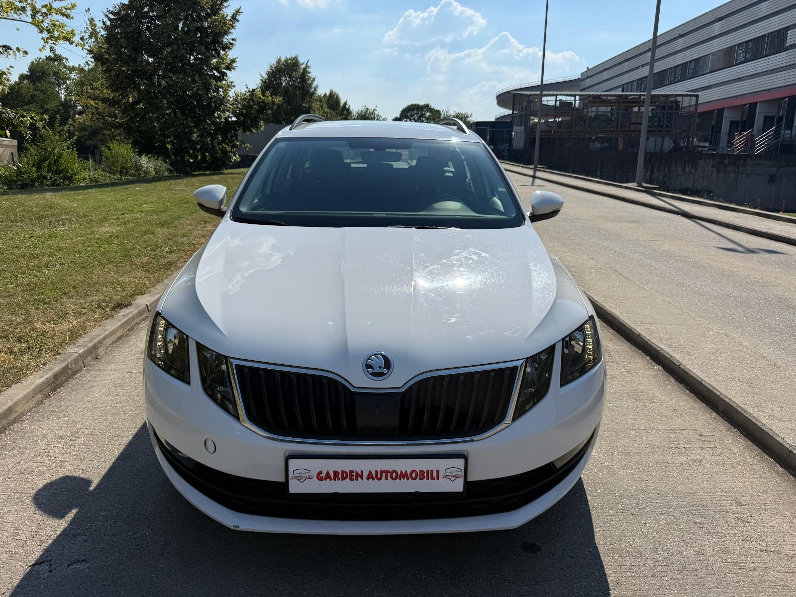 Škoda Octavia 1,6 TDI*DSG*NAVI*FULL SERVISNA*, fotografija 3