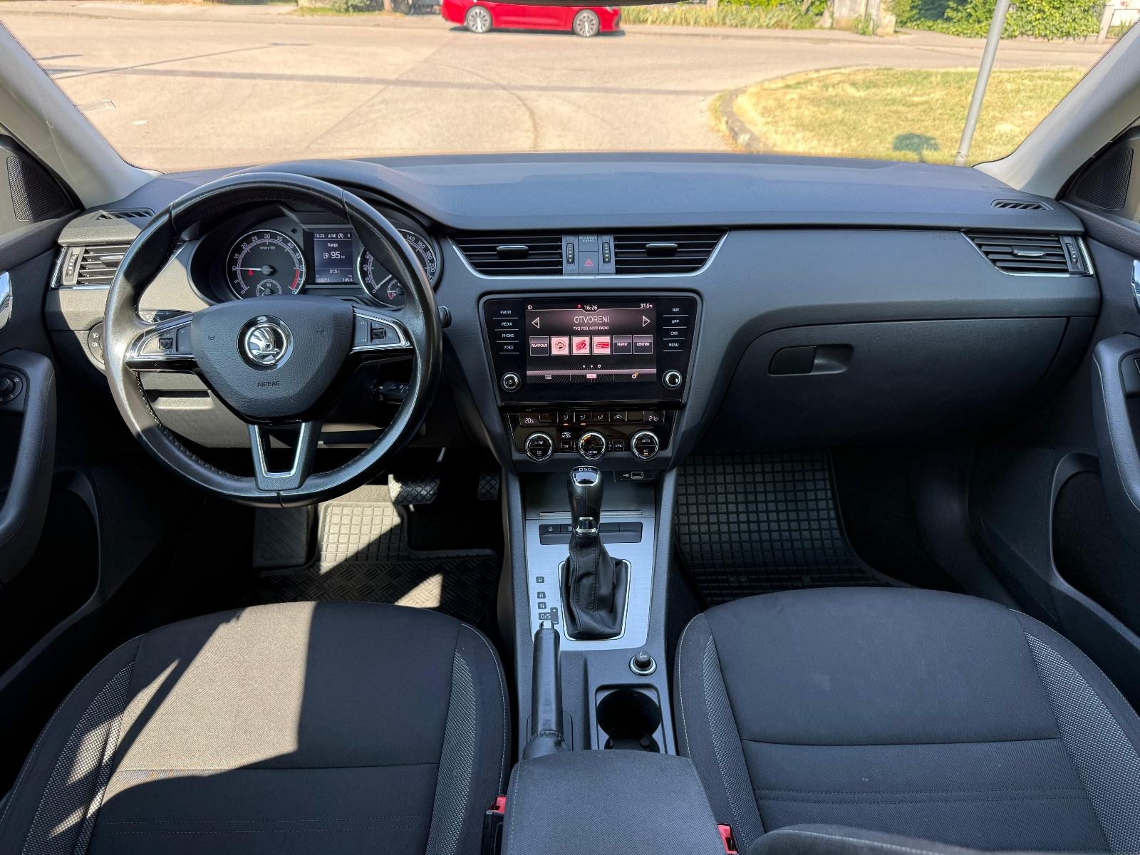 Škoda Octavia 1,6 TDI*DSG*NAVI*FULL SERVISNA*, fotografija 8