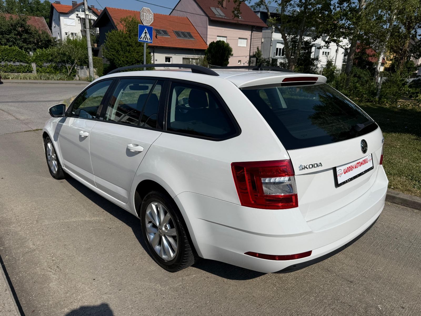 Škoda Octavia 1,6 TDI*DSG*NAVI*FULL SERVISNA*, fotografija 4