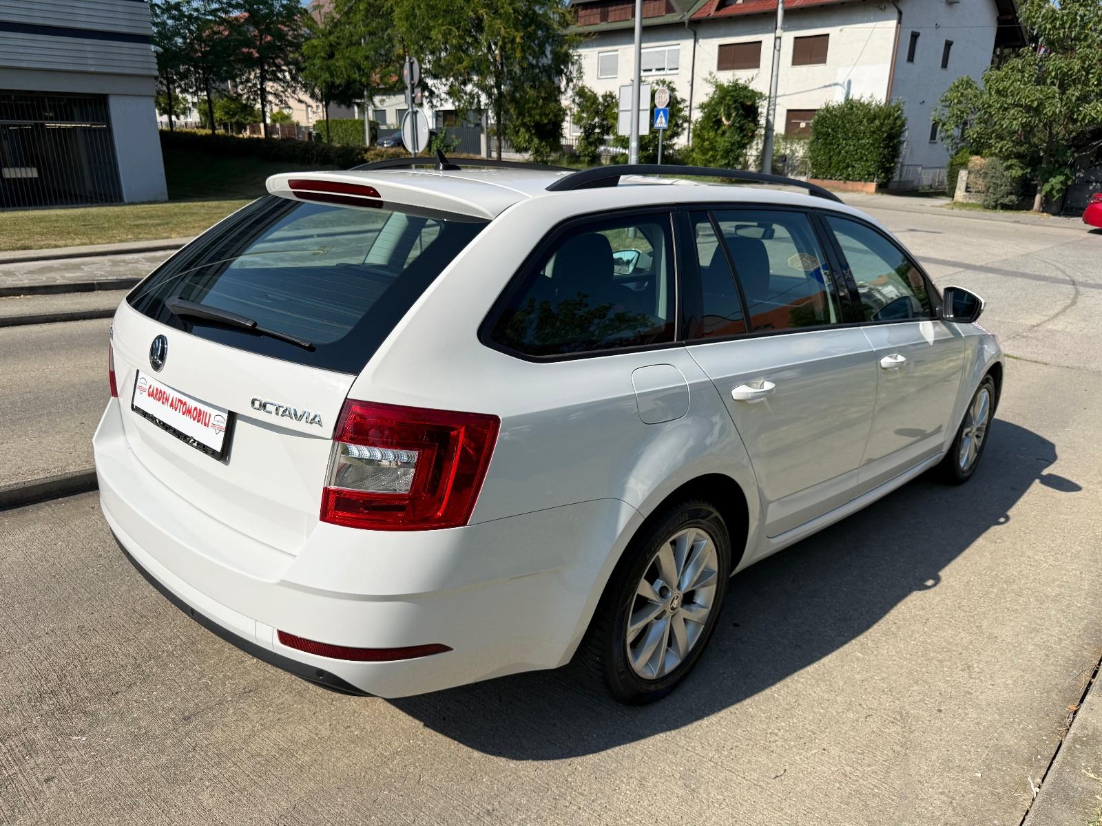 Škoda Octavia 1,6 TDI*DSG*NAVI*FULL SERVISNA*, fotografija 5