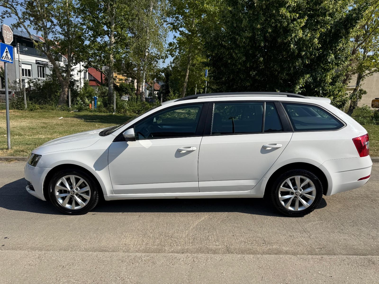 Škoda Octavia 1,6 TDI*DSG*NAVI*FULL SERVISNA*, fotografija 7