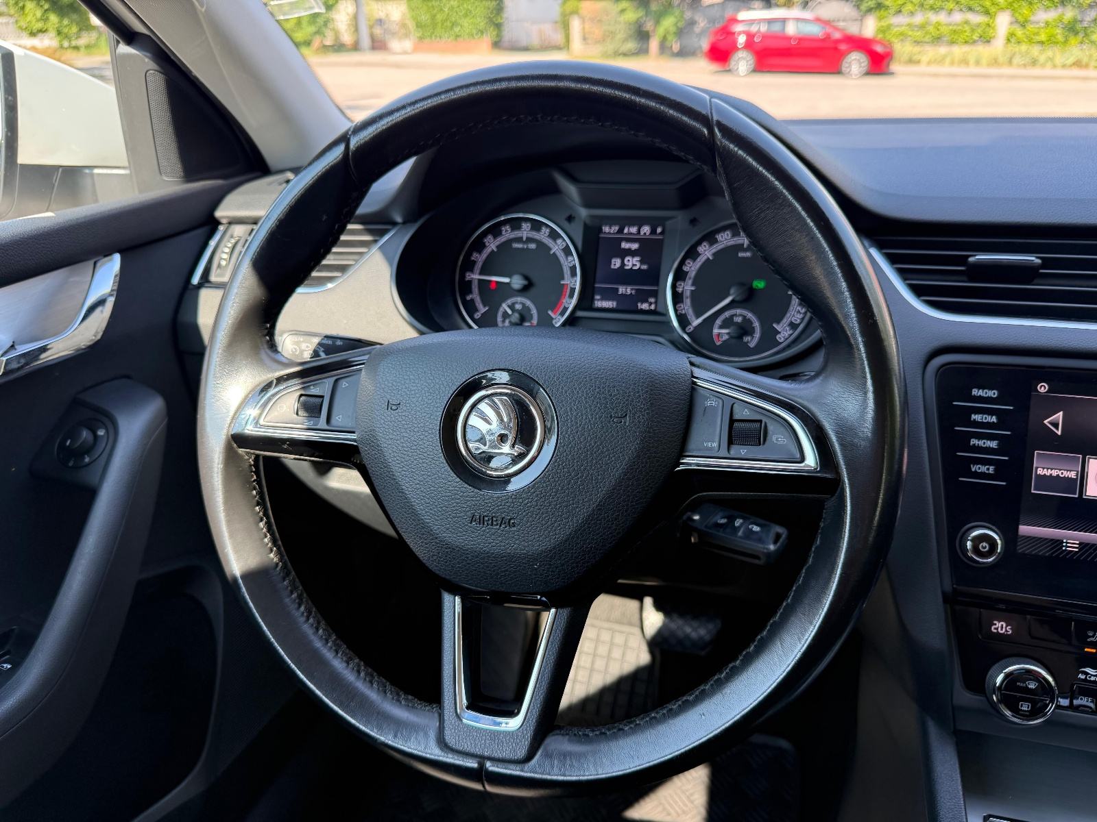 Škoda Octavia 1,6 TDI*DSG*NAVI*FULL SERVISNA*, fotografija 11